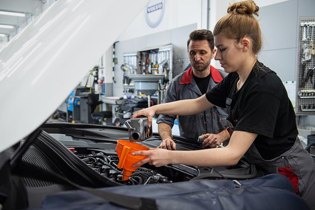 Lehrling KFZ-Techniker/in mit Systemelektronik bei Kundencenter Erdberg Volvo / Jaguar / Land Rover