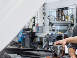 KFZ-TECHNIKER:IN mit Systemelektronik